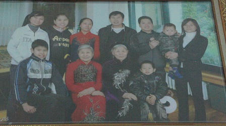 Chuyện người mẹ mua nhà cho con nuôi trước con đẻ